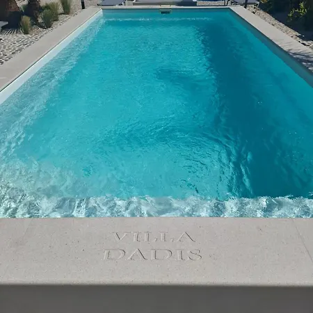 Dadis Villa